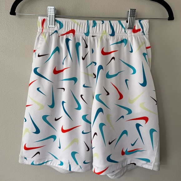 EUC, Nike Boys shorts, size M - Picture 2 of 3